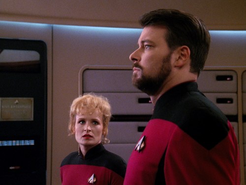 TNG Best of Both Worlds 15